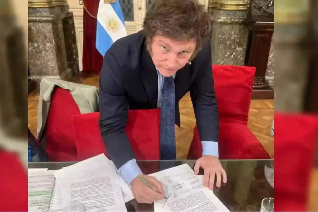 Es oficial: Milei vetó el aumento a jubilados, la moratoria y la emergencia en discpacidad