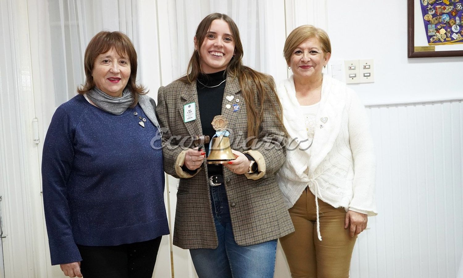 Autoridades. Delfina Rodríguez Berri flanqueada por la secretaria y tesorera del club