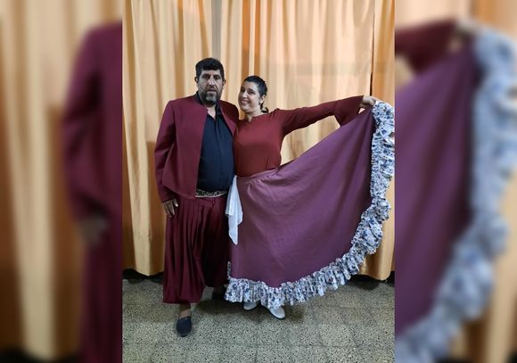Pareja de danzas folklóricas de La Buena Moza bailará en México