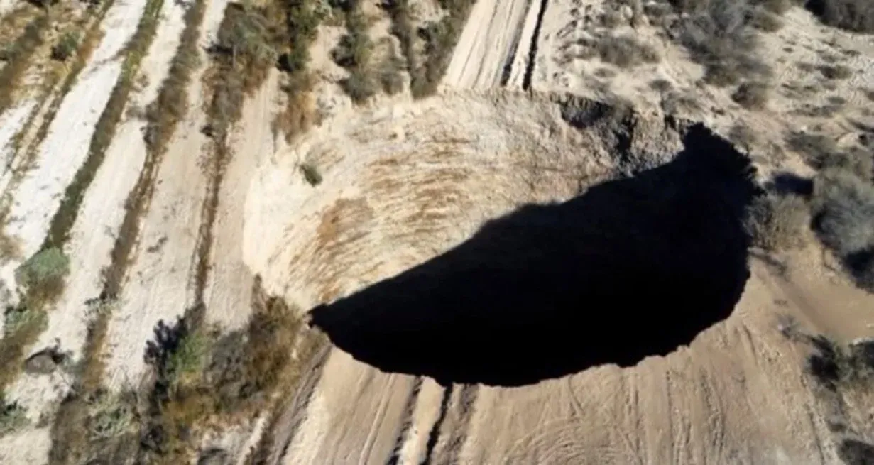 Investigan la aparición de un misterioso agujero gigante en el norte de Chile 