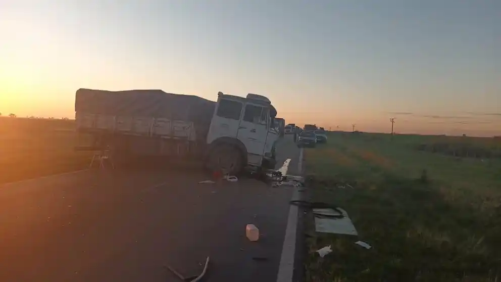 El camionero solo sufrió lesiones leves (@josegraells)