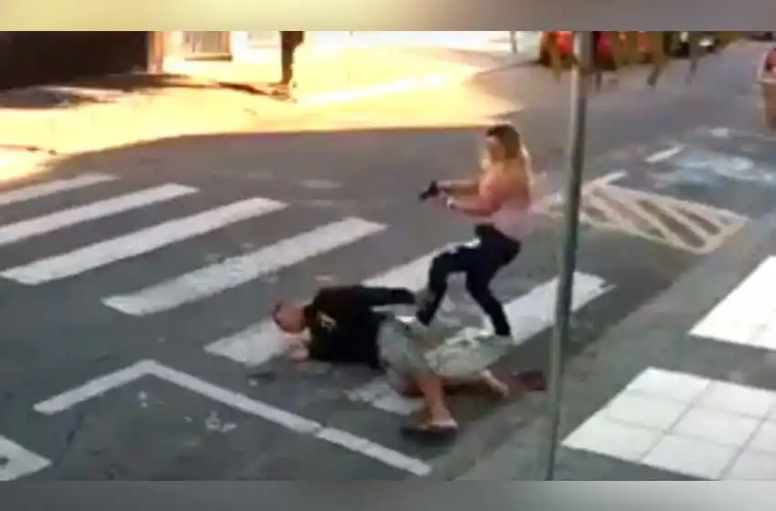 Video: la reacción de una mujer policía que es viral en las redes sociales