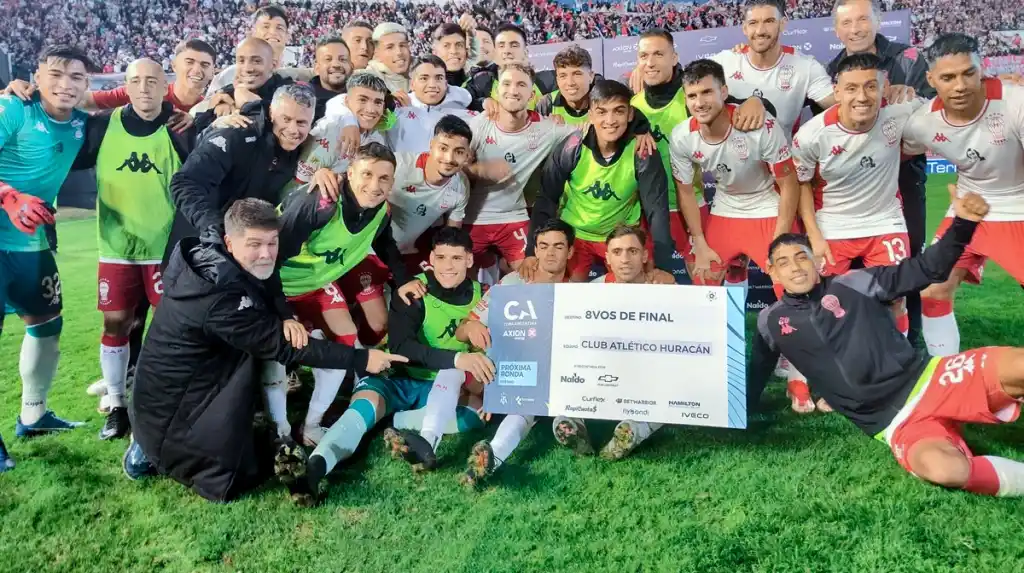 Huracán festejó el pase a los octavos.