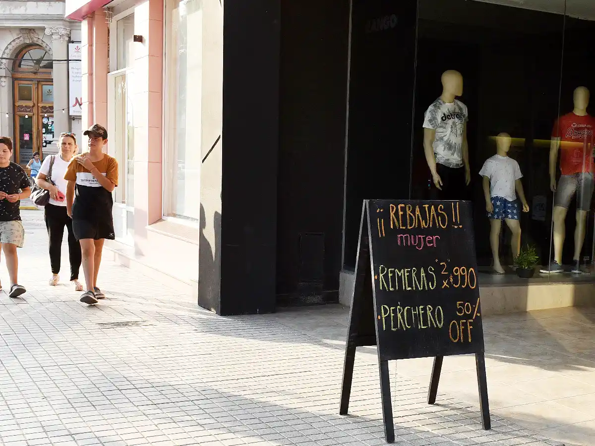  Los comercios del centro  adelantaron  las liquidaciones 