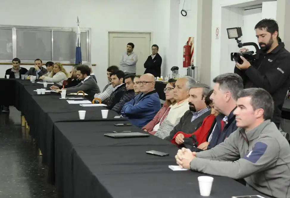 El Acuerdo del Bicentenario concretó el primer encuentro: definió ejes y sus coordinadores