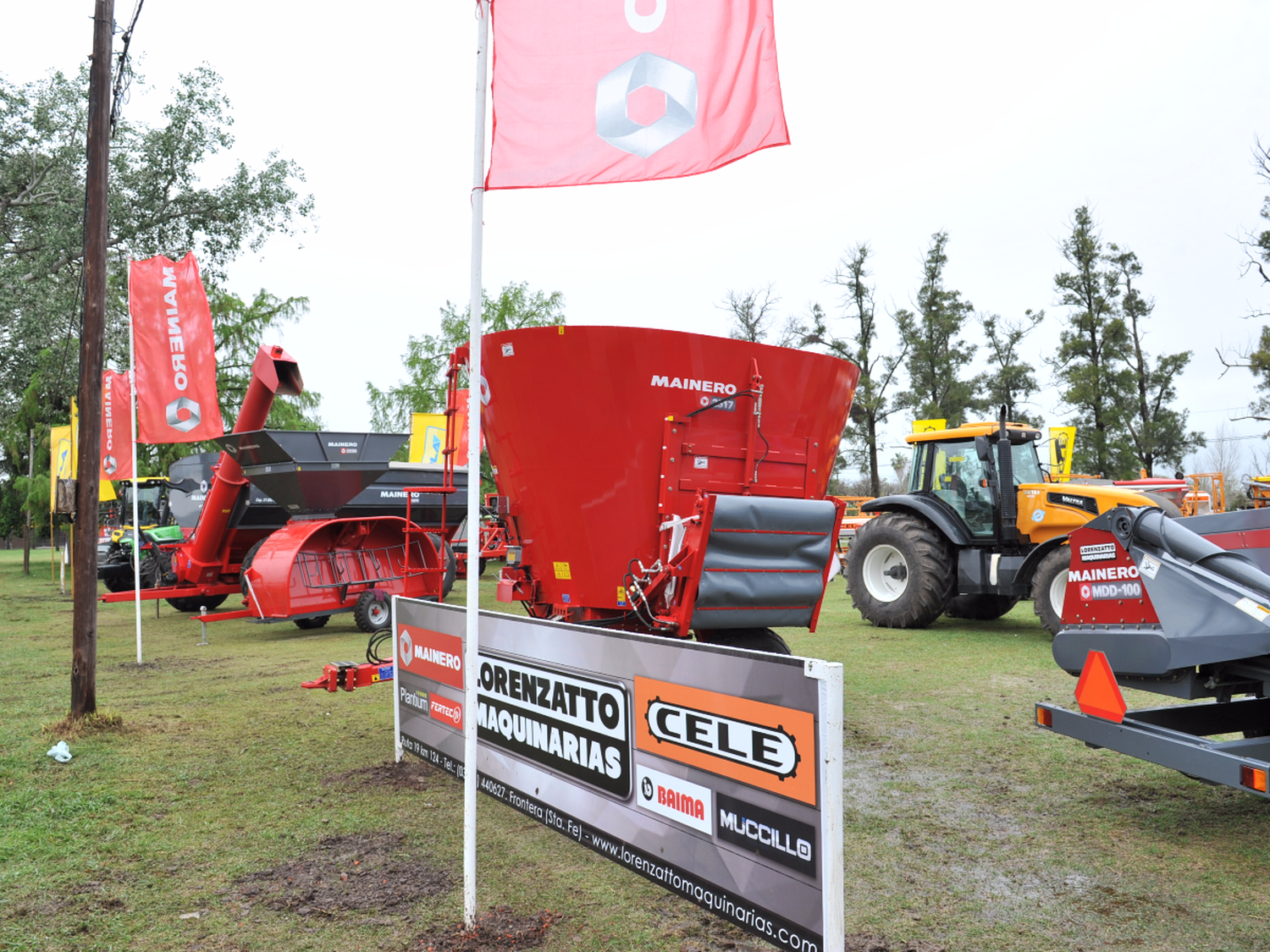 Lo último en agromaquinarias  en stand de la firma Lorenzatto 