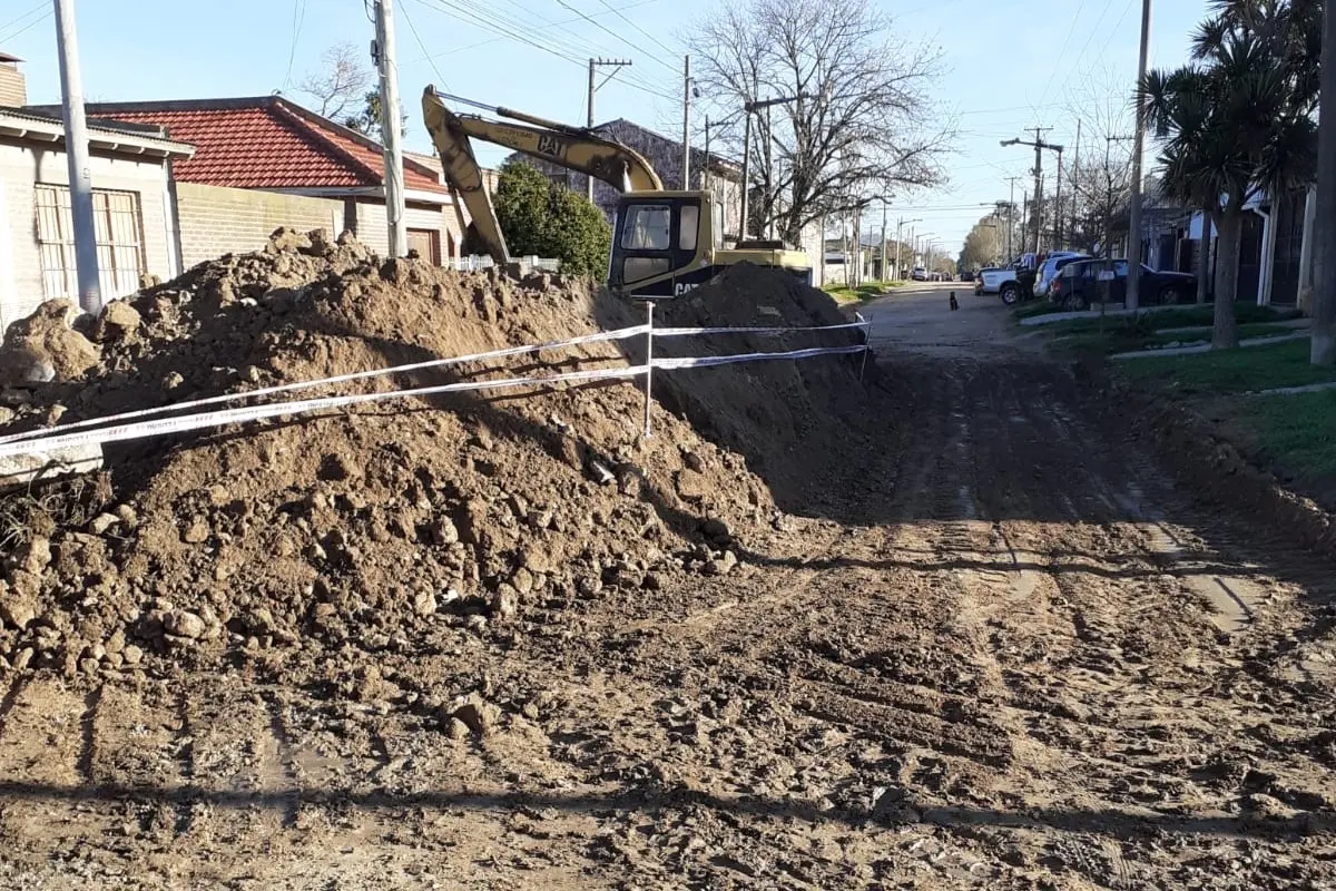 Obras Sanitarias trabajó hasta la madrugada para solucionar un problema cloacal