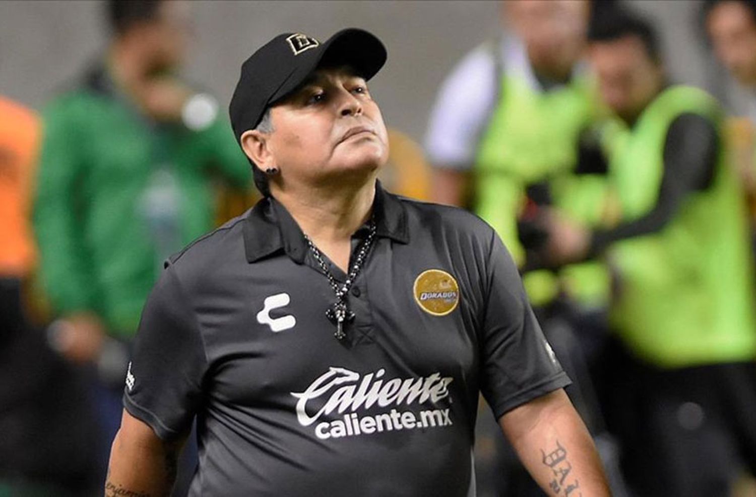 Noche negra para Maradona: perdió, lo agredieron, amenazó a FIFA e invitó a pelear a Boban