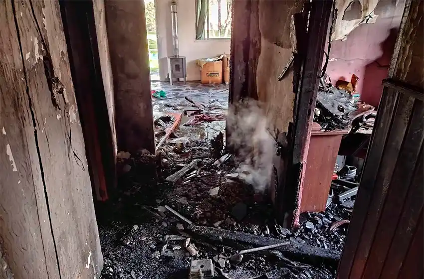 Incendio en dos viviendas del barrio Fray Luis Beltrán