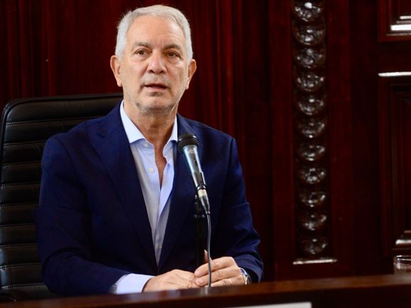 Alak anunció un aumento salarial del 5% para los trabajadores municipales de La Plata