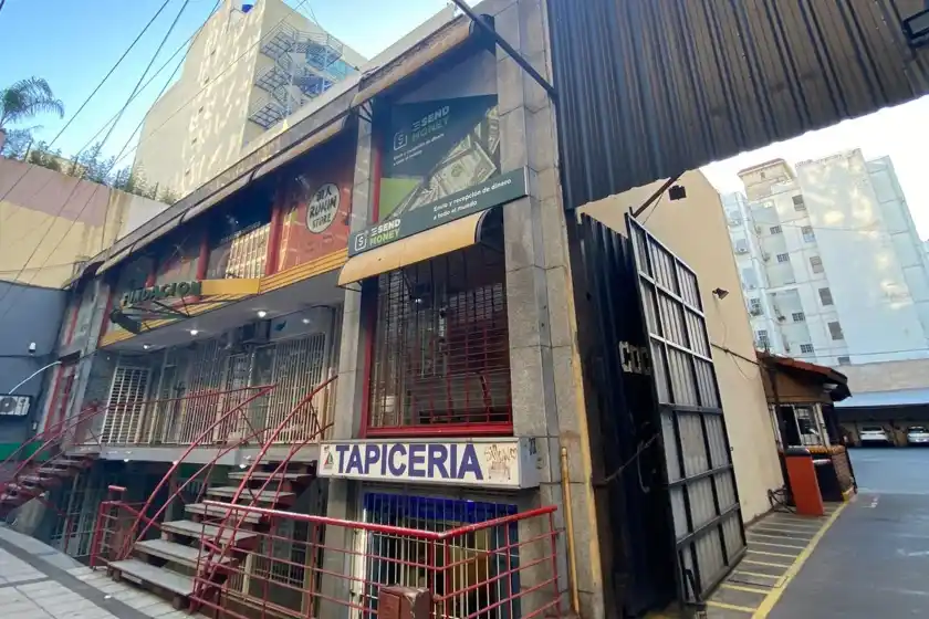 Hicieron un boquete para entrar a robar en una financiera del centro de Rosario