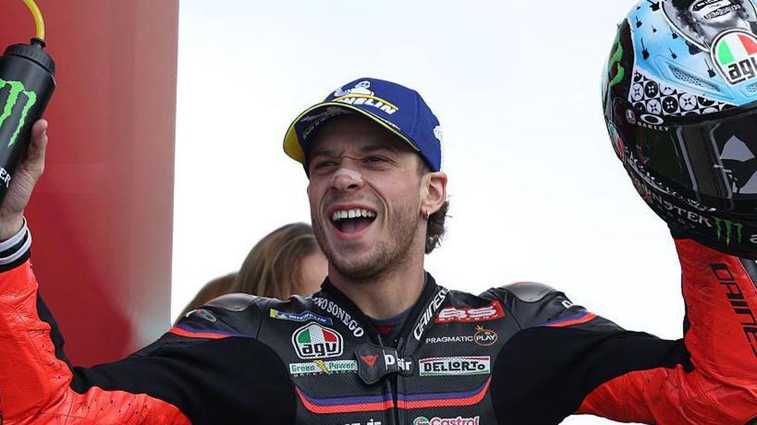 MotoGP: Bezzecchi brilló bajo la lluvia y se llevó el triunfo en un caótico Gran Premio de Gran Bretaña