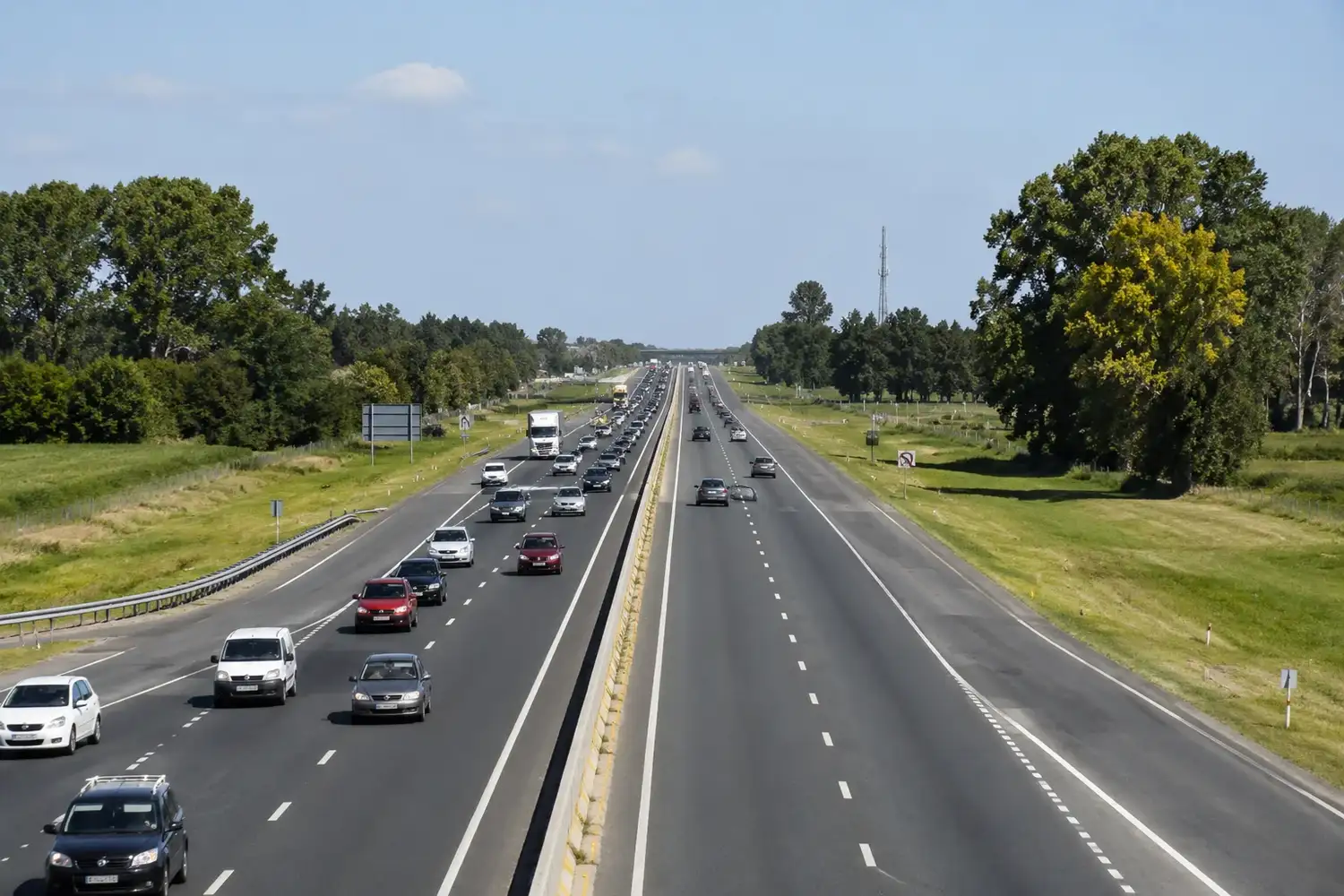 El objetivo es reforzar la seguridad vial en los corredores más transitados hacia destinos turísticos.