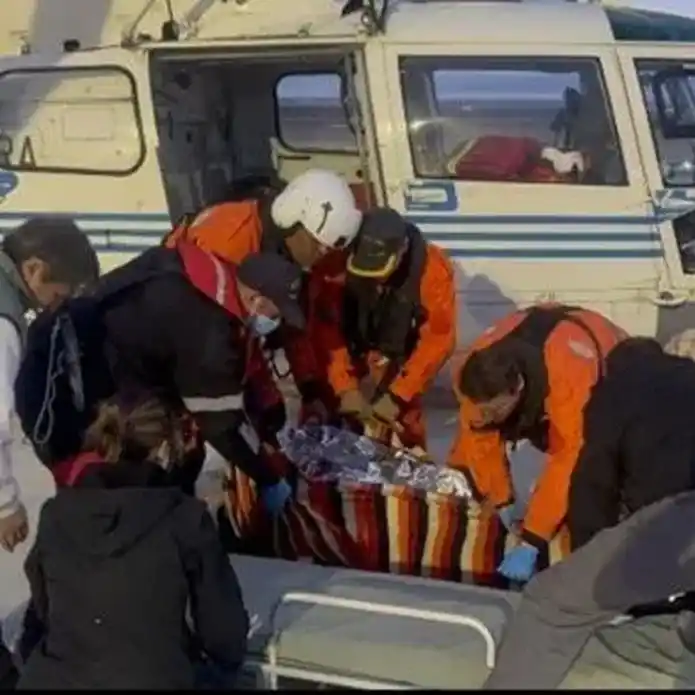 Prefectura evacuó de urgencia a un tripulante herido a más de 300 kilómetros de la costa