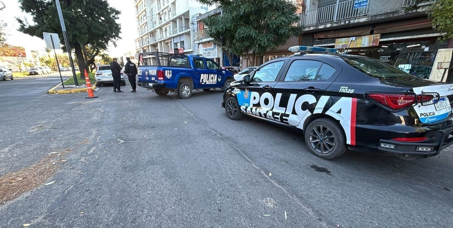 Murió la mujer que se arrojó desde el balcón de un sexto piso de un edificio en Santa Fe