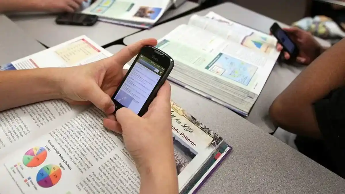 prohibición de celulares en aulas