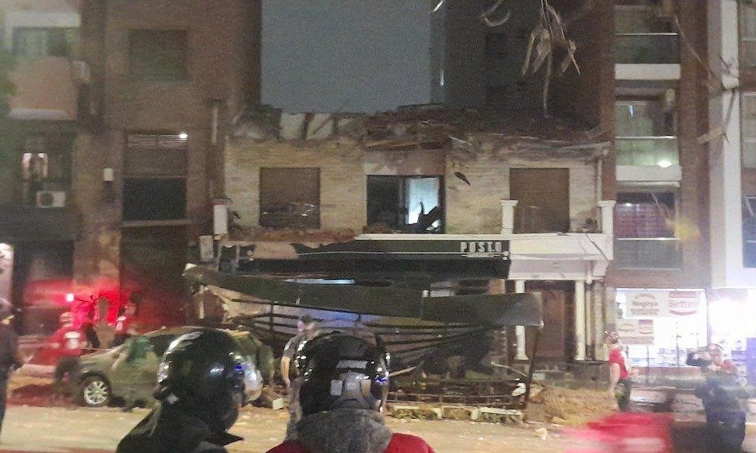 Derrumbe trágico en Córdoba: un muerto y varios heridos tras colapsar el techo de un bar