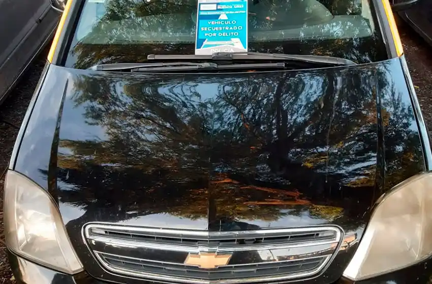 Encuentran paquetes con 3 kilos de marihuana en un taxi