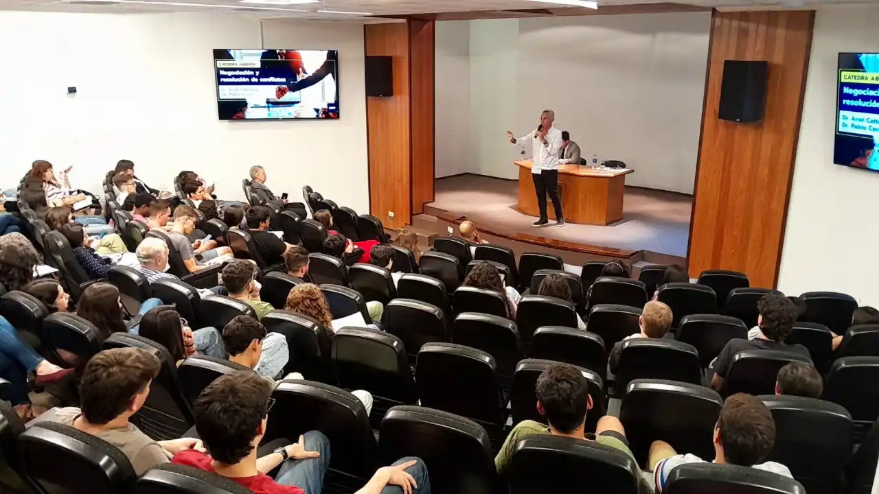 Técnicas de negociación y resolución de conflictos con el método Harvard