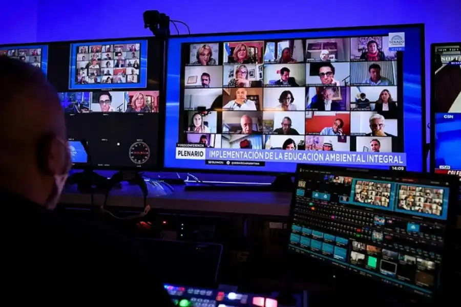 Restringen viajes por misiones oficiales o comisiones de servicio al exterior