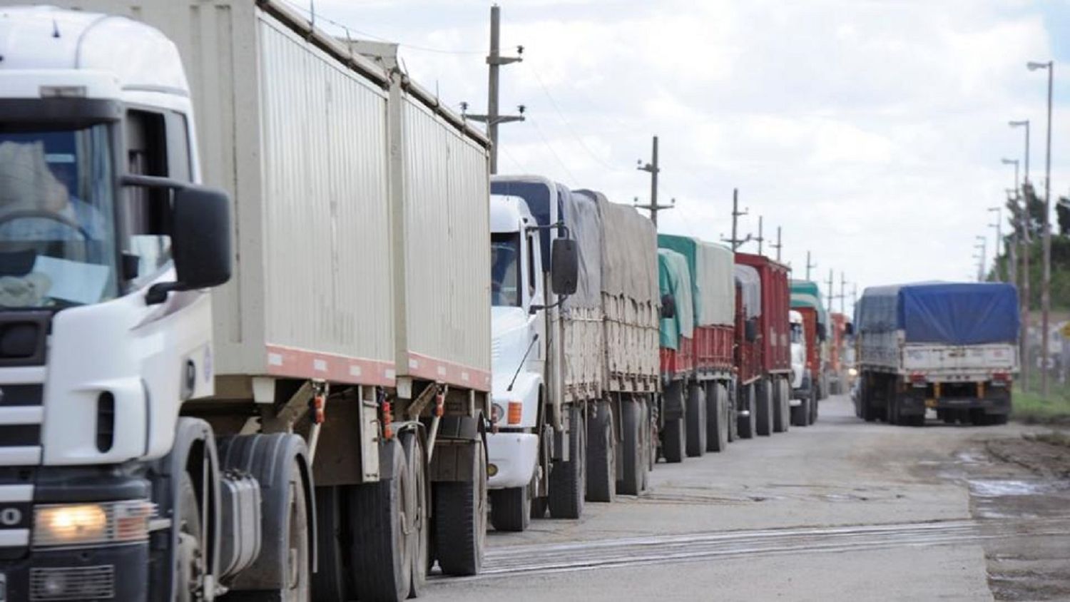 Por los costos y los impuestos piden declarar la emergencia al transporte