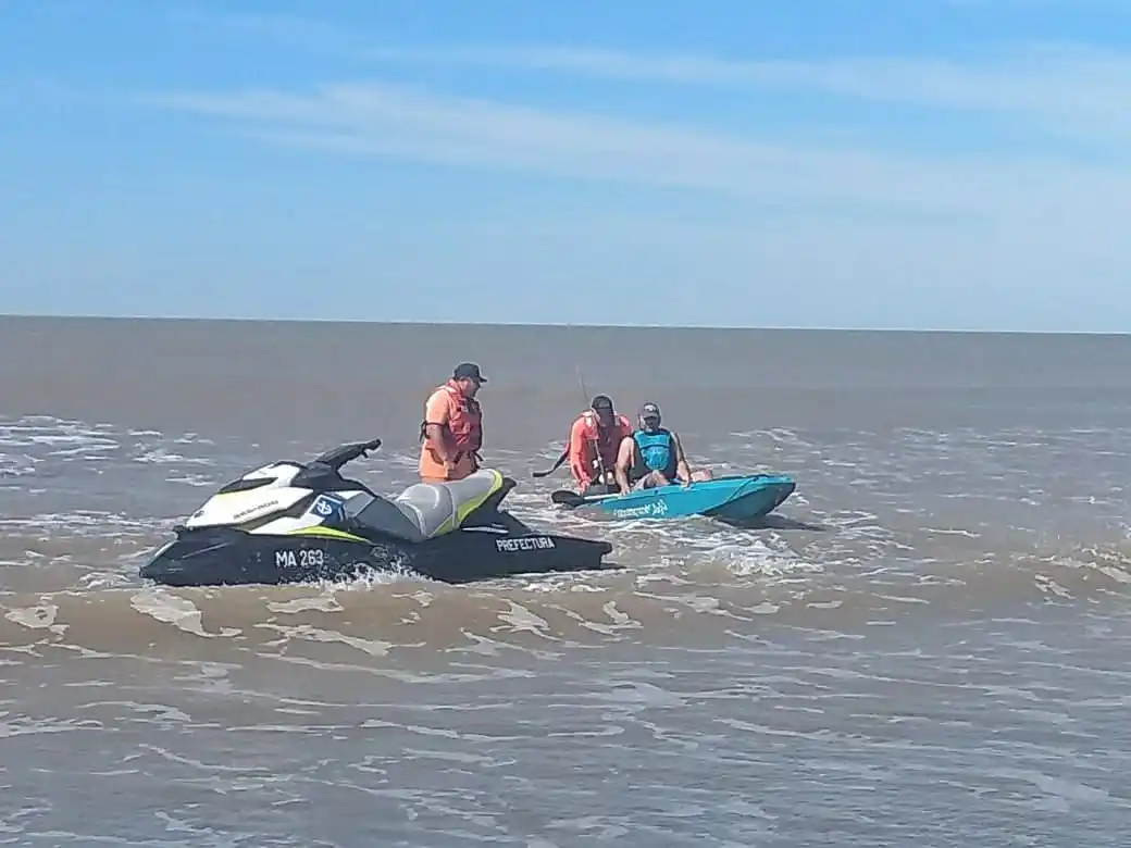 Prefectura rescató a un kayakista que estaba en situación de riesgo