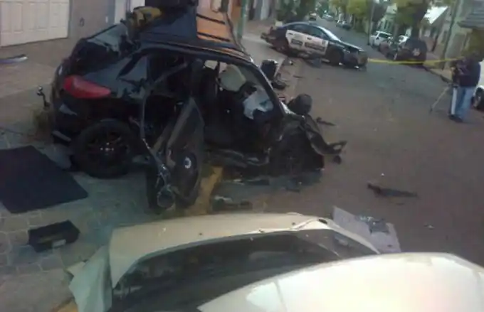 Impresionante: Corrían una picada y se llevaron puesto un patrullero