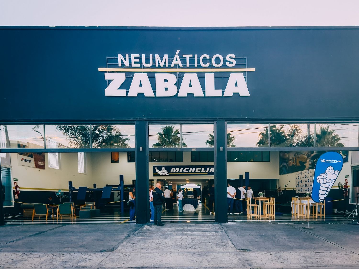 Neumáticos Zabala cumple 25 años y destacan su presencia en todos los puntos de Mar del Plata.