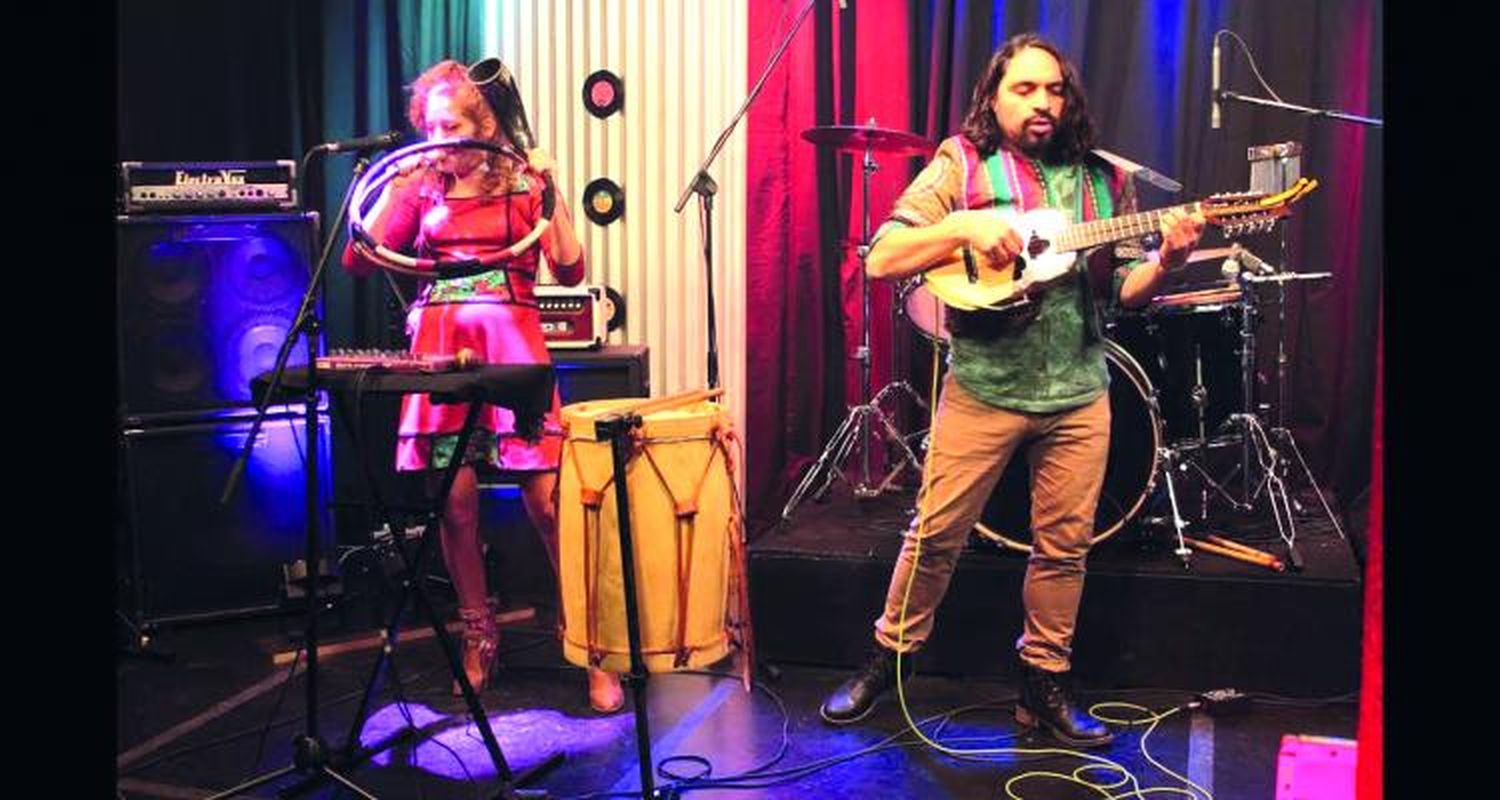 Desierto y Agua, folklore electrónico