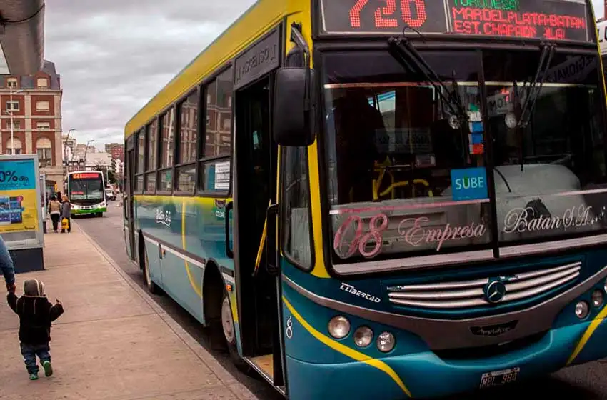Transporte Público: vecinos de Batán juntan firmas para evitar el aumento del boleto