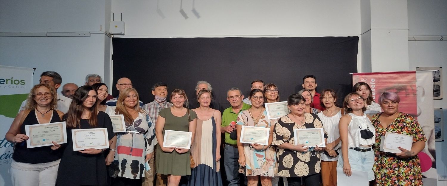 Se entregaron los premios y menciones del V Concurso Literario Provincial Juan L. Ortiz