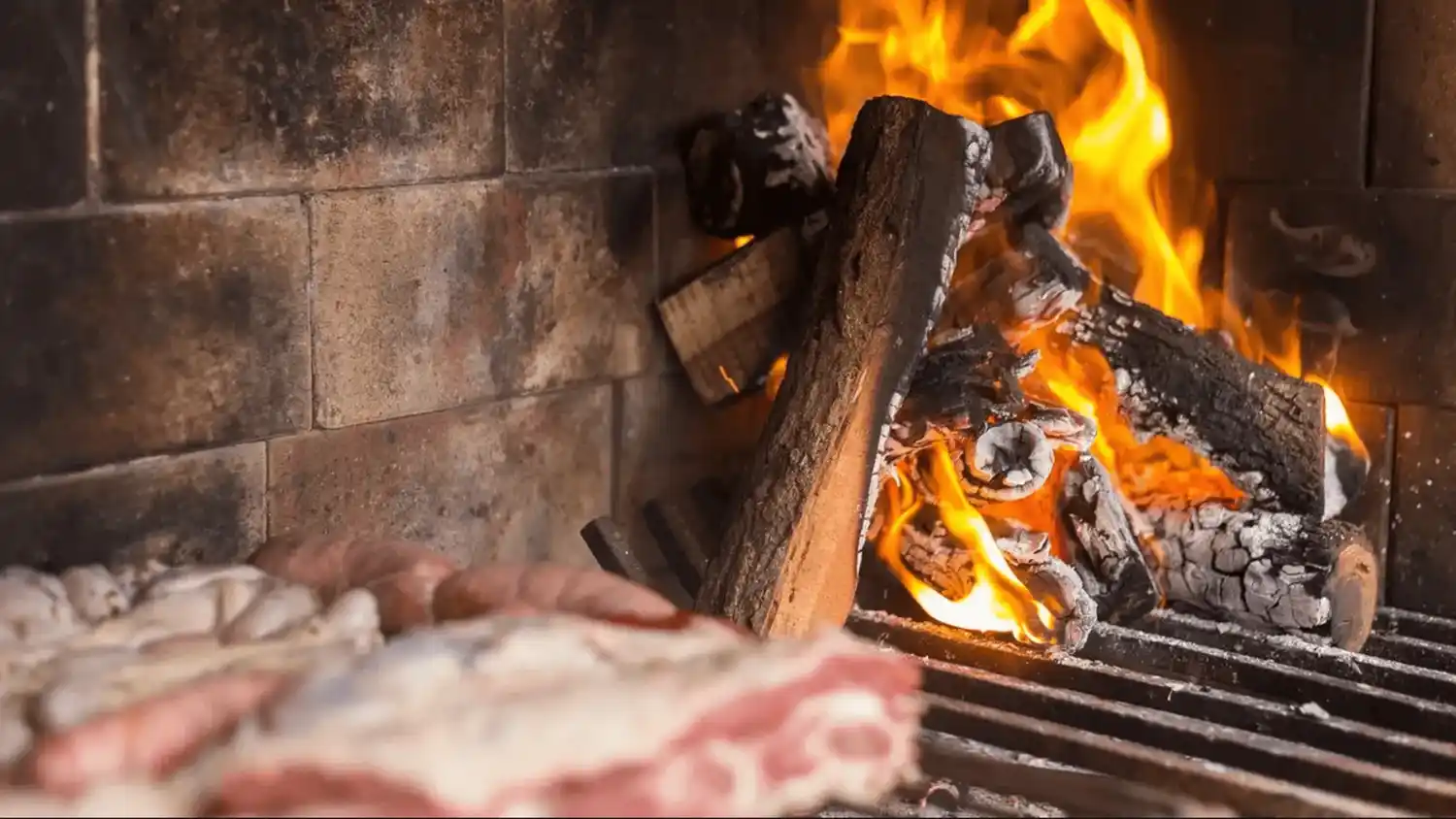 “Si usás este tipo de madera vas a arruinar el asado”: la advertencia de los parrilleros expertos