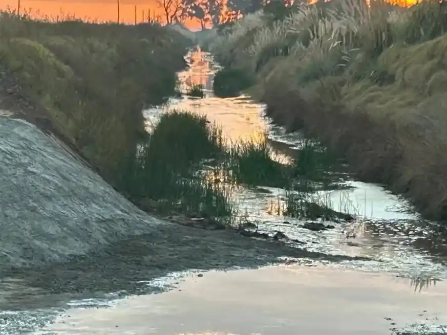 María Teresa, La Chispa, Los Quirquinchos y otras localidades, que sufrieron anegamiento de calles y viviendas, rutas cortadas, arroyos desbordados y roturas de caminos productivos.