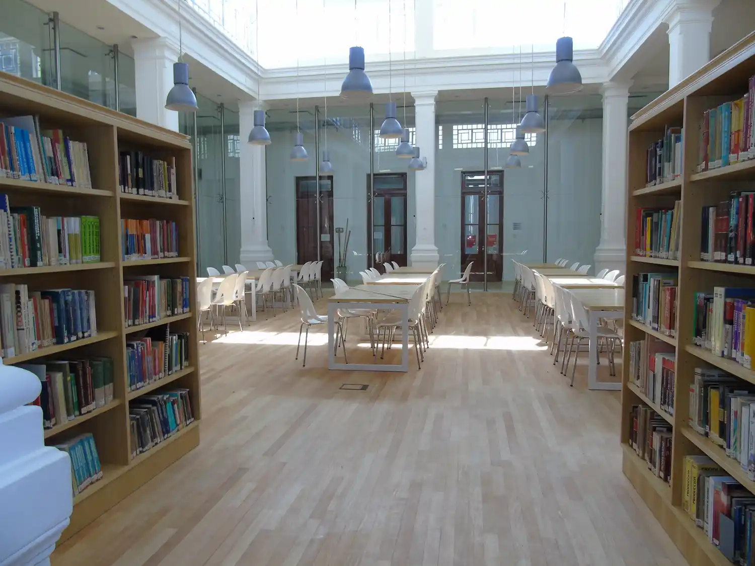 Se inauguran las obras de la Biblioteca de la FCE