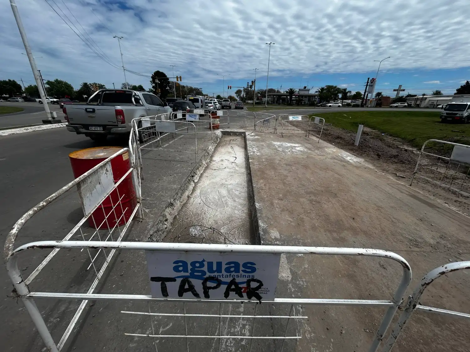 Preocupación por una obra de ASSA en Av. Fanti: vecinos pidieron que "lo tapen lo antes posible porque es un peligro" - 2