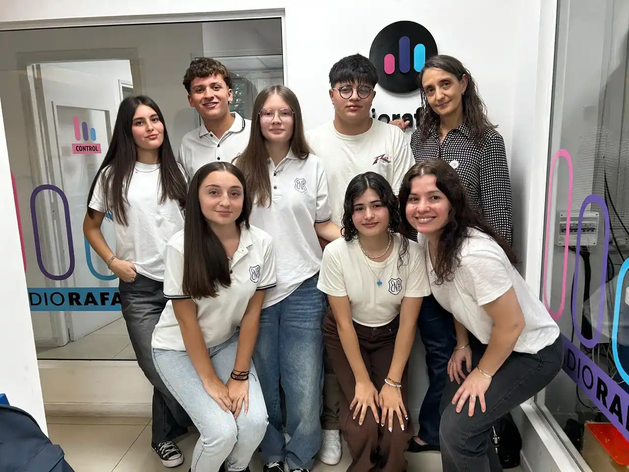 Morena, Justino, Emma, Angelina y Ramiro - estudiantes de la "Escuela Normal" (Escuela de Enseñanza Media N° 204 "Domingo de Oro") - 2