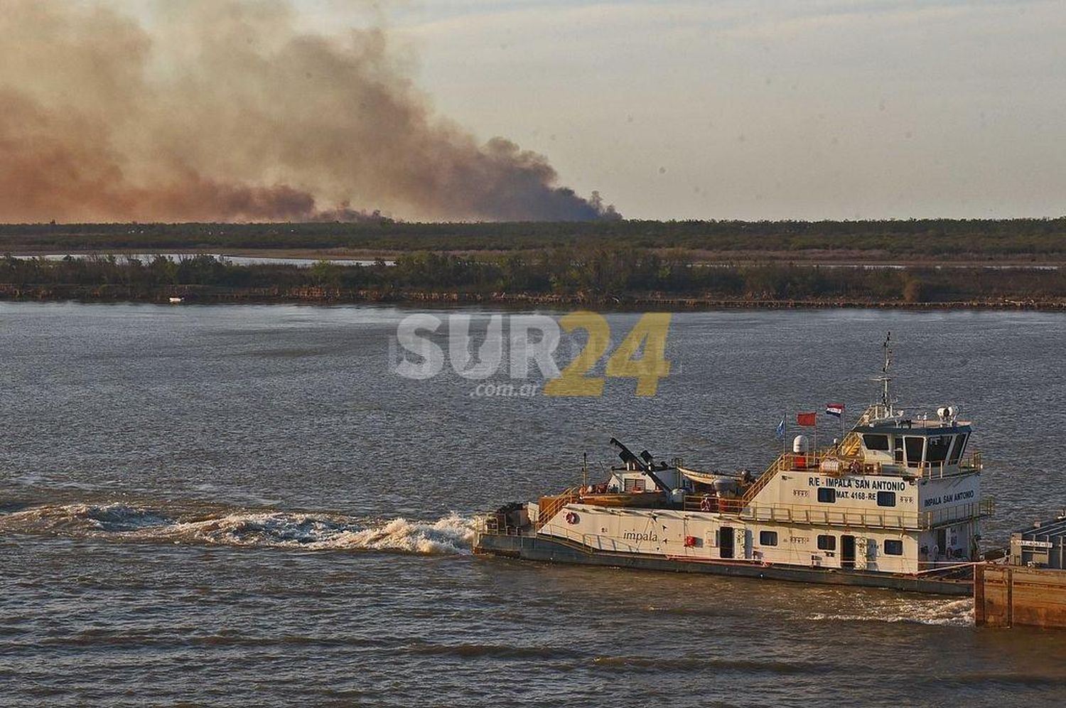 Contienen dos focos de incendio en las islas de Delta frente a Villa Constitución