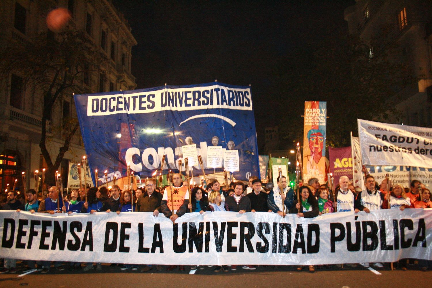 La mayoría de los docentes universitarios aceptaron la propuesta del Gobierno