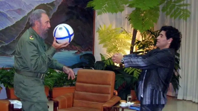 A Fidel Castro lo visitó en Cuba.