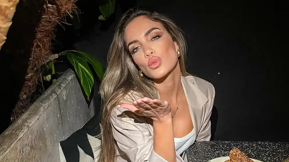 Pasado mediático y 25 años menor que él: quién es la nueva novia de Adrián Suar