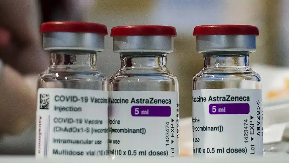 AstraZeneca: llegan más dosis para reforzar el plan de vacunación