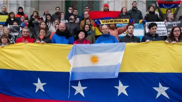 Venezolanos en Argentina se concentrarán en la Plaza de Mayo para recibir a Edmundo González este 4Ene