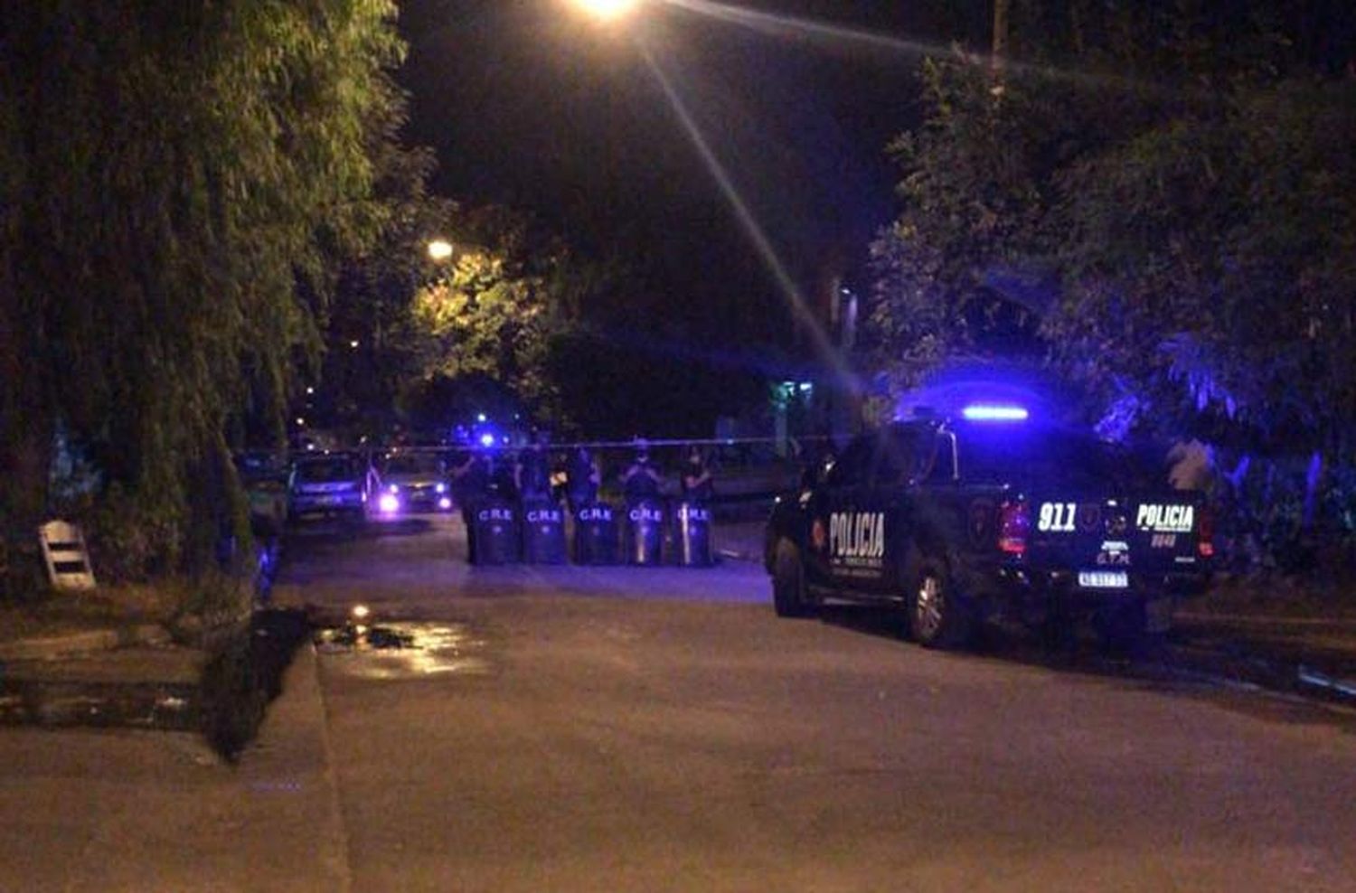 Iba en su auto por zona oeste y lo asesinaron a balazos