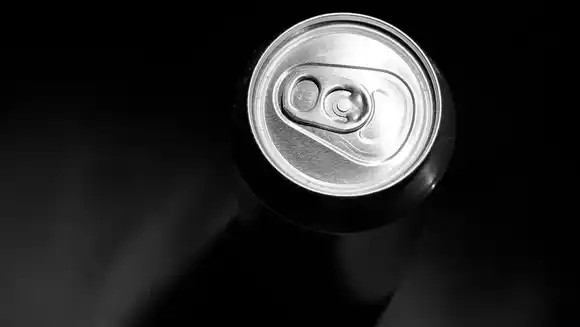 Buscan prohibir por ley la venta de bebidas energizantes a menores en la provincia