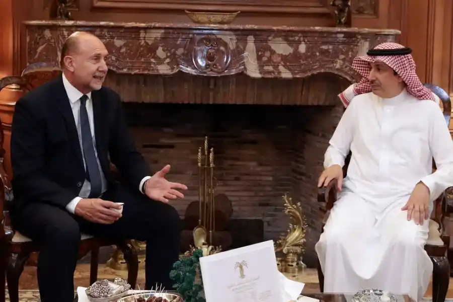 Perotti invitó al equipo de Pullaro a una misión a Kuwait para gestión de créditos