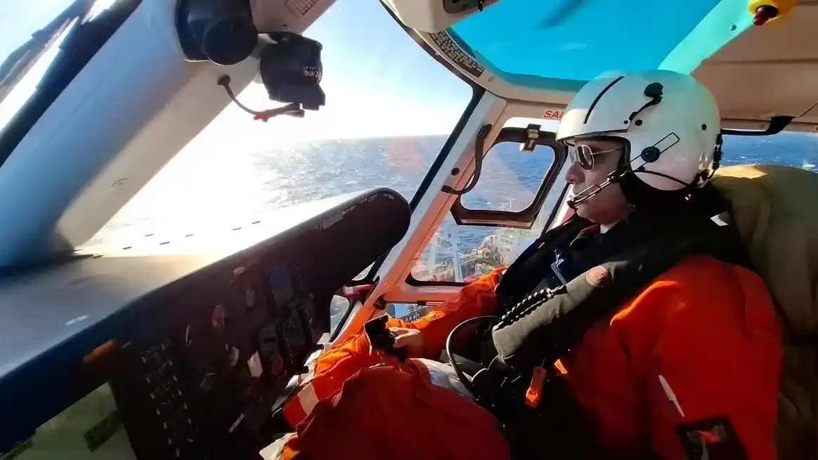 Aeroevacuaron de urgencia a un tripulante con múltiples fracturas en el Atlántico Sur