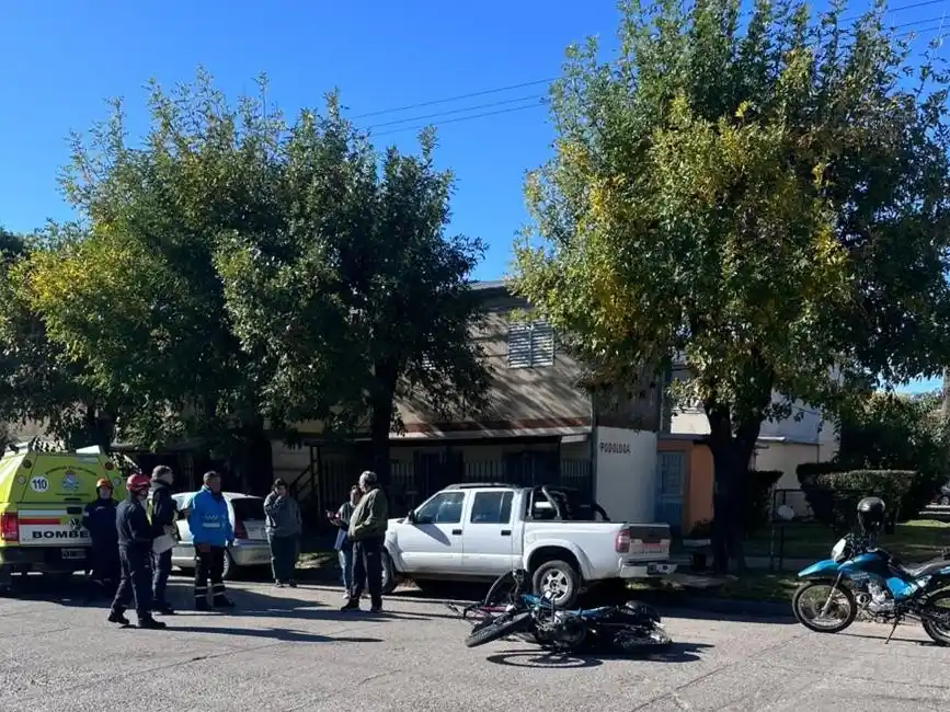 Bomberos, SIES y Tránsito trabajaron en el lugar. Foto: BVVT