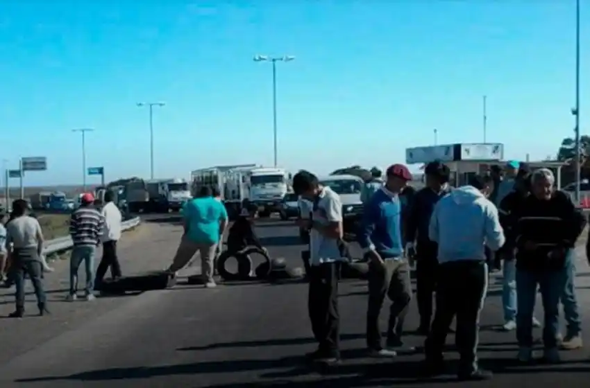 Corte en Circunvalación: 4000 familias de pescadores reclaman falta de subsidios