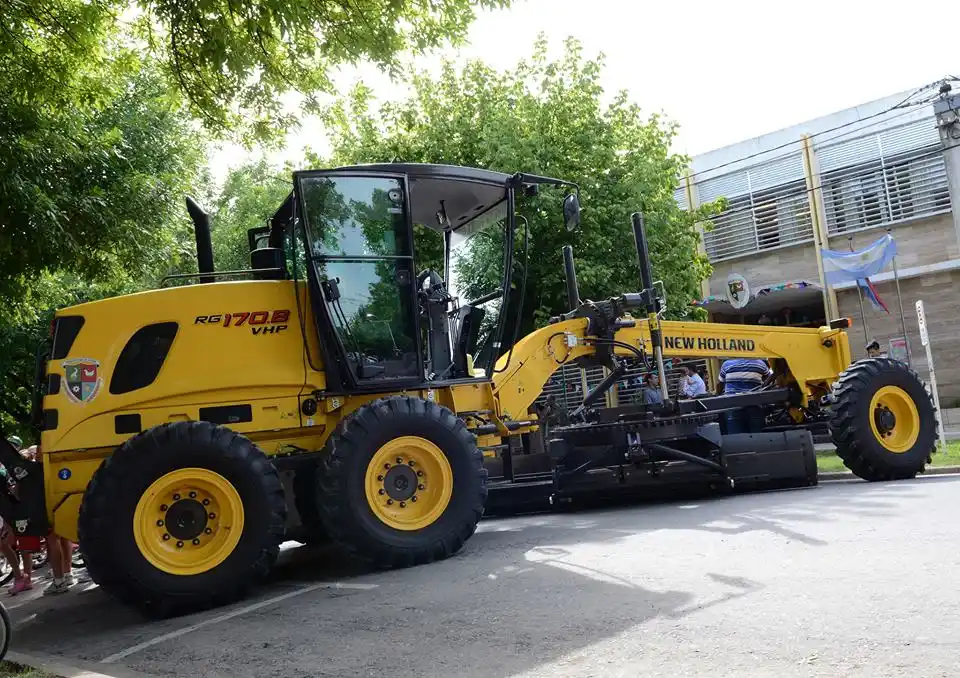 Servicios Públicos: Explicaron cómo se usa la motoniveladora compartida con juntas de gobierno