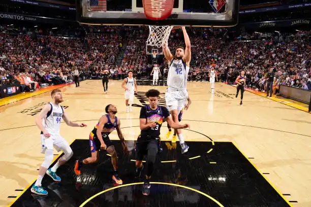 Phoenix tomó ventaja de 2 a 0 sobre Dallas